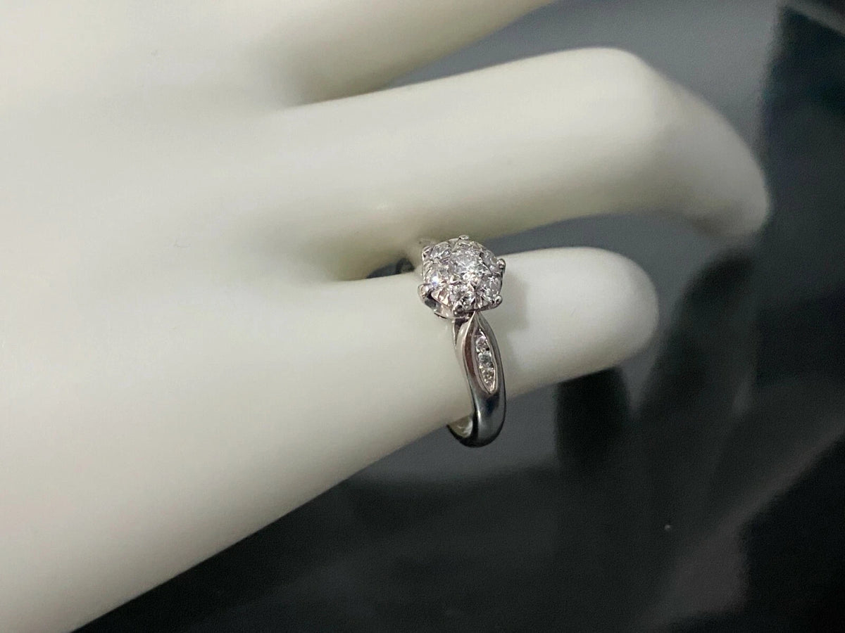 18K White Gold & 0.32CT Diamond Cluster Ring Size J - 4 5/8