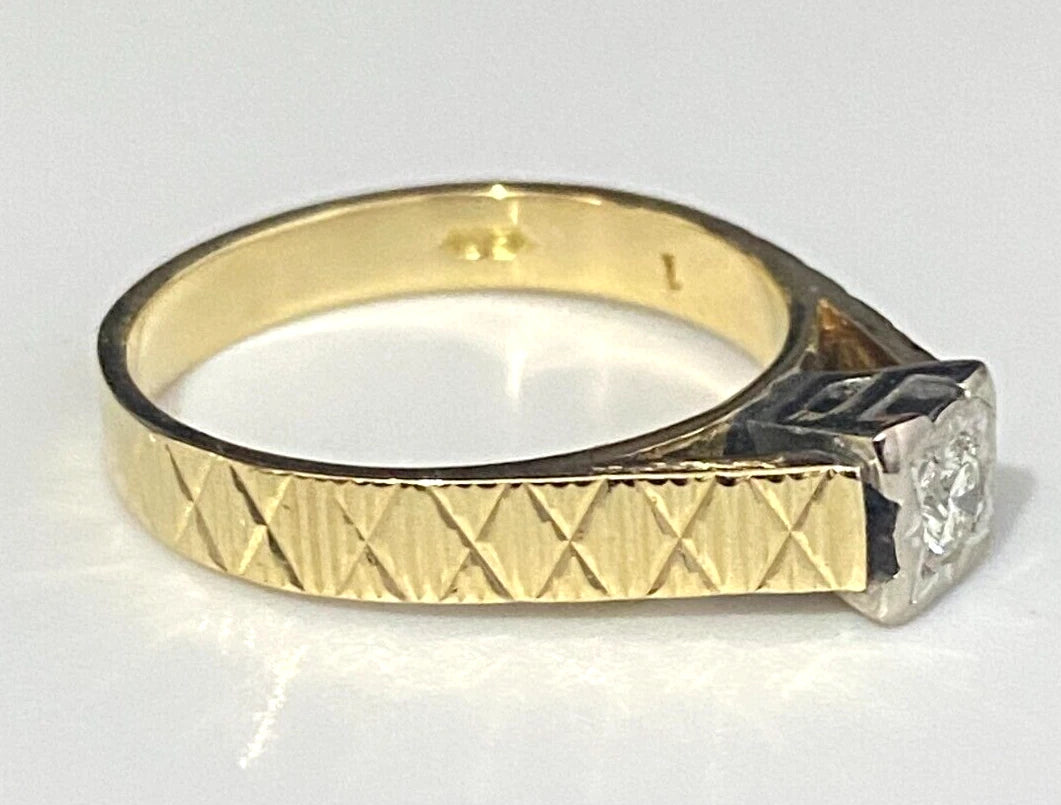18K Yellow Gold & Diamond Solitaire Illusion Set Ring Size L 1/2 - 5 7/8