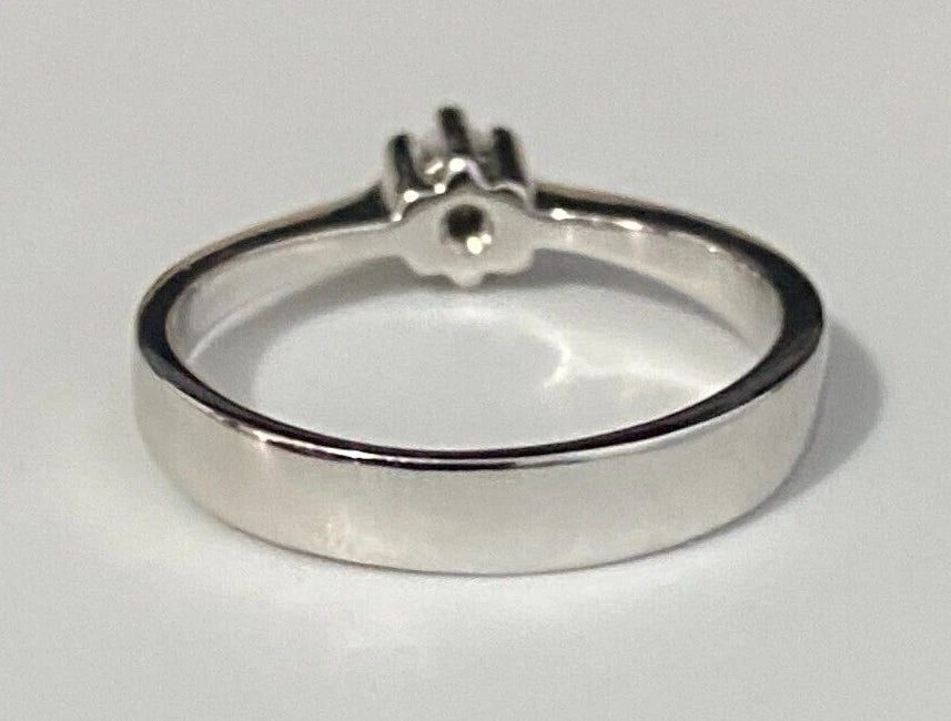 18K White Gold & Diamond Solitaire Ring Size J 1/2 - 5