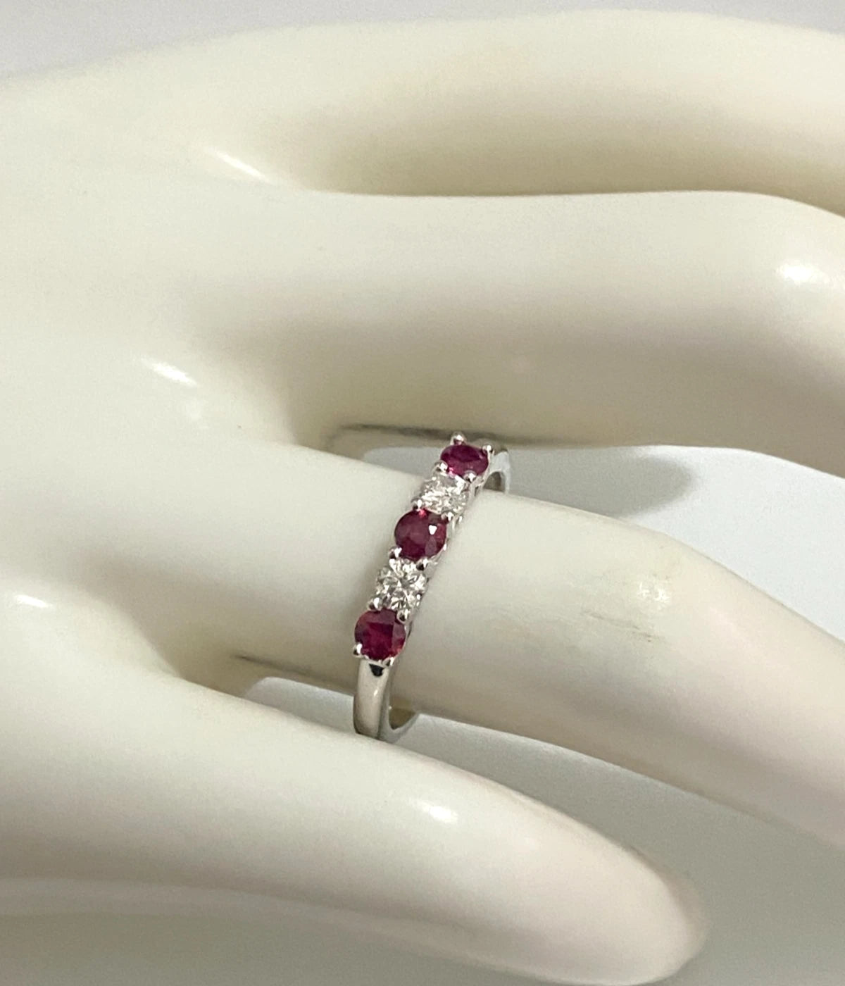 9K White Gold W/ Ruby & Diamond 5 Stone Band Ring Size M 1/2 (US 6.5)