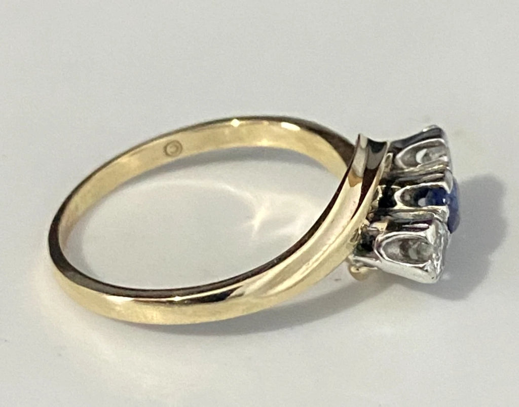 9K White Gold W/ Sapphire & Diamond Crossover Ring Size L - 5 7/8