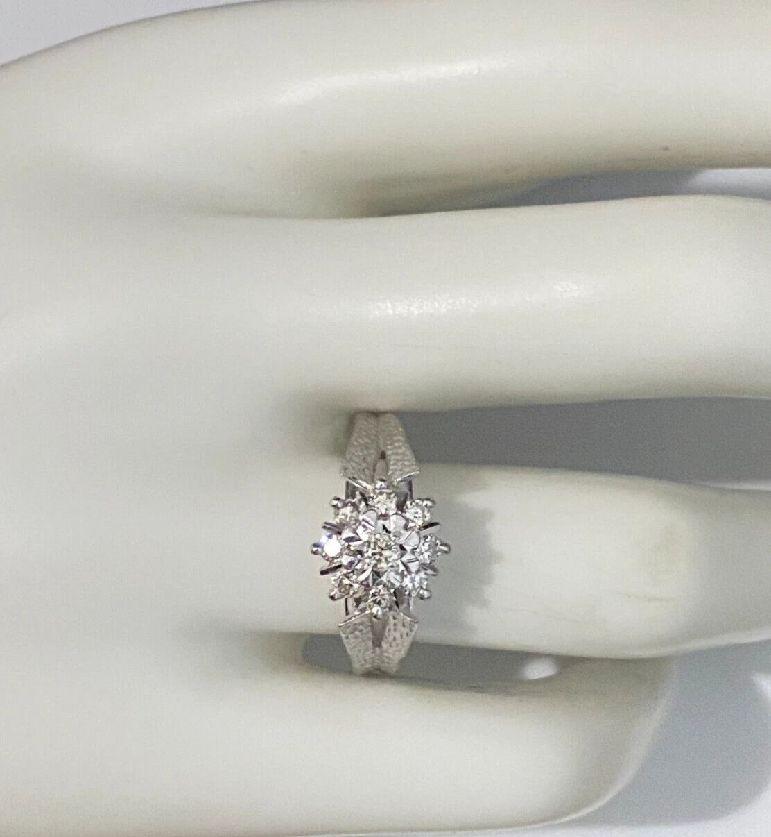 18K White Gold & 0.30CT Diamond Cluster Ring Size Q - 8