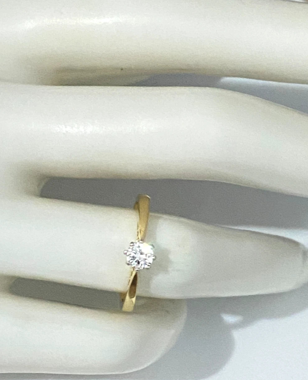18K Yellow Gold & 0.25CT Diamond Solitaire Engagement Ring Size M - 6 1/4