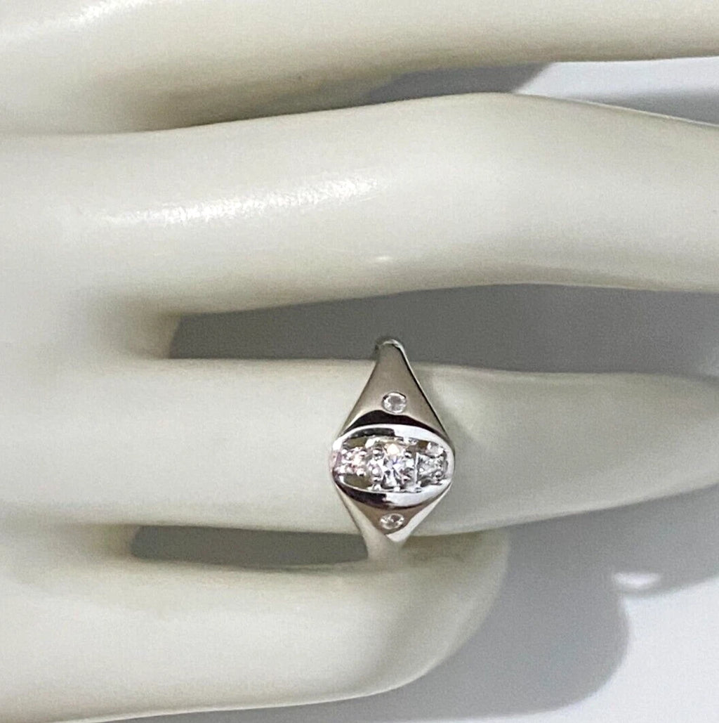 18K White Gold & 0.20CT Diamond Ring Size L 1/2 - 5 7/8