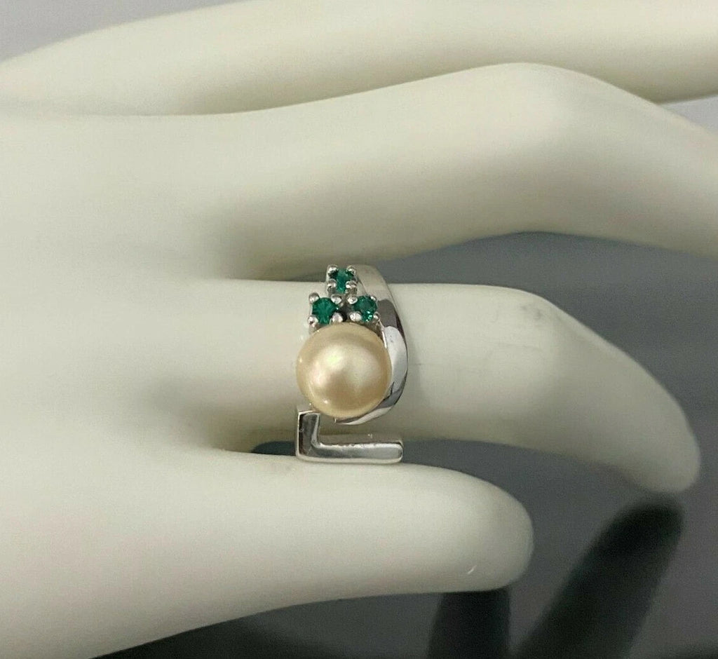 9K White Gold W/ Pearl & Green Stone Ring Size O - 7