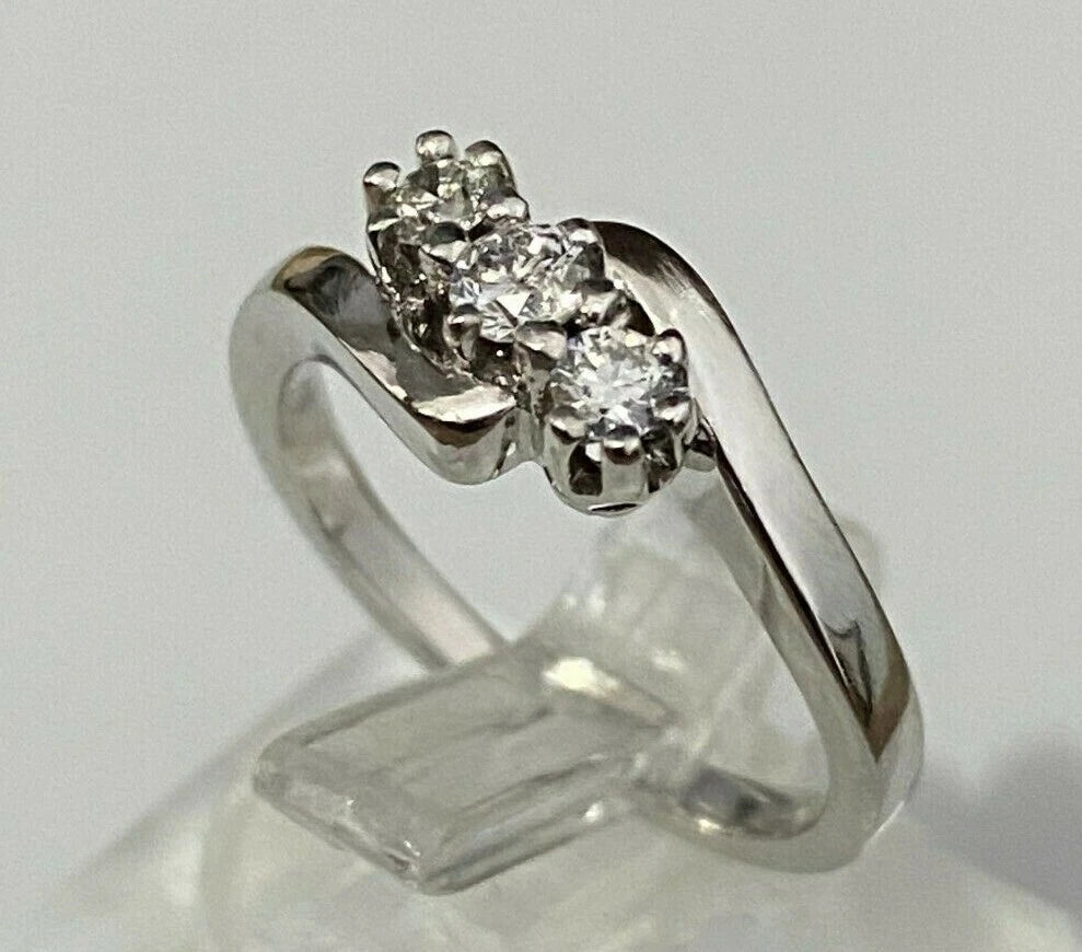 18K White Gold & 0.25CT Diamond Crossover Ring Size J 1/2 - 5