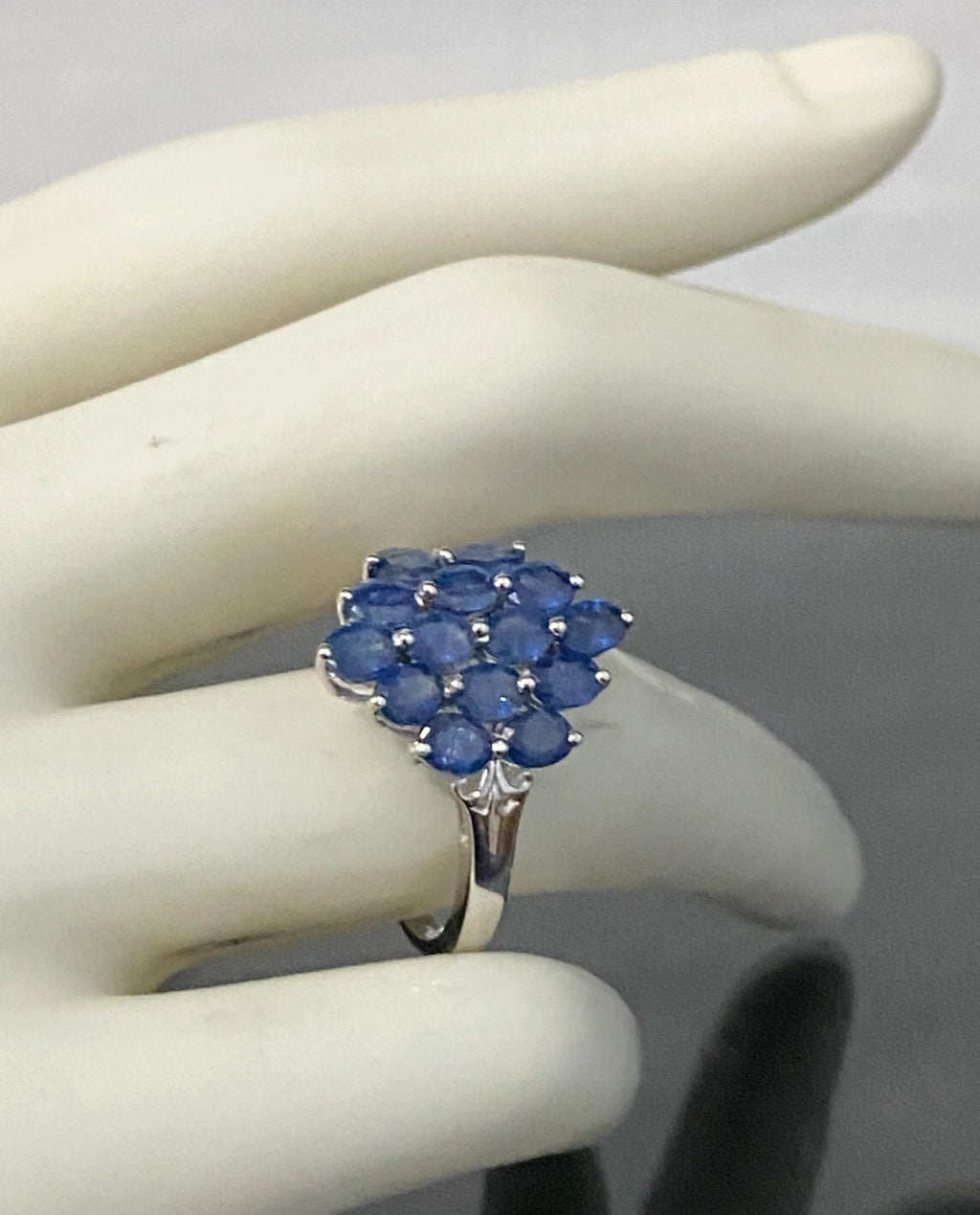 9K White Gold & Kyanite Cluster Ring Size R - 8 3/4