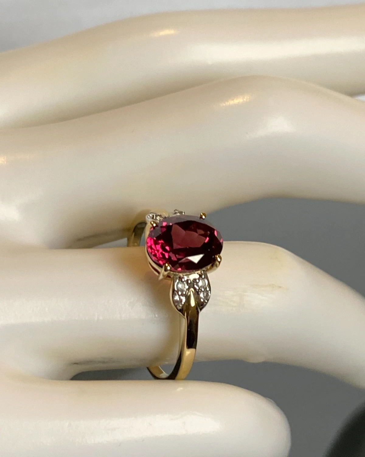 10ct Yellow Gold Garnet & Natural Zircon Ring Size R 1/2 (US 9)