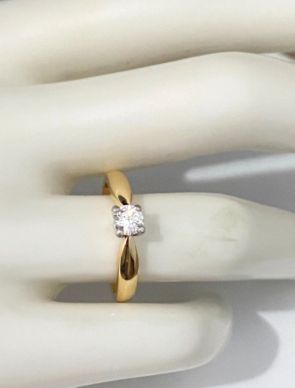 18K Yellow Gold & 0.32CT Diamond Solitaire Engagement Ring Size N - 6 1/2