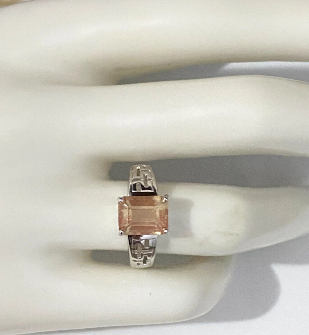 9K White Gold & Andesine Single Stone Ring Size N - 6 1/2