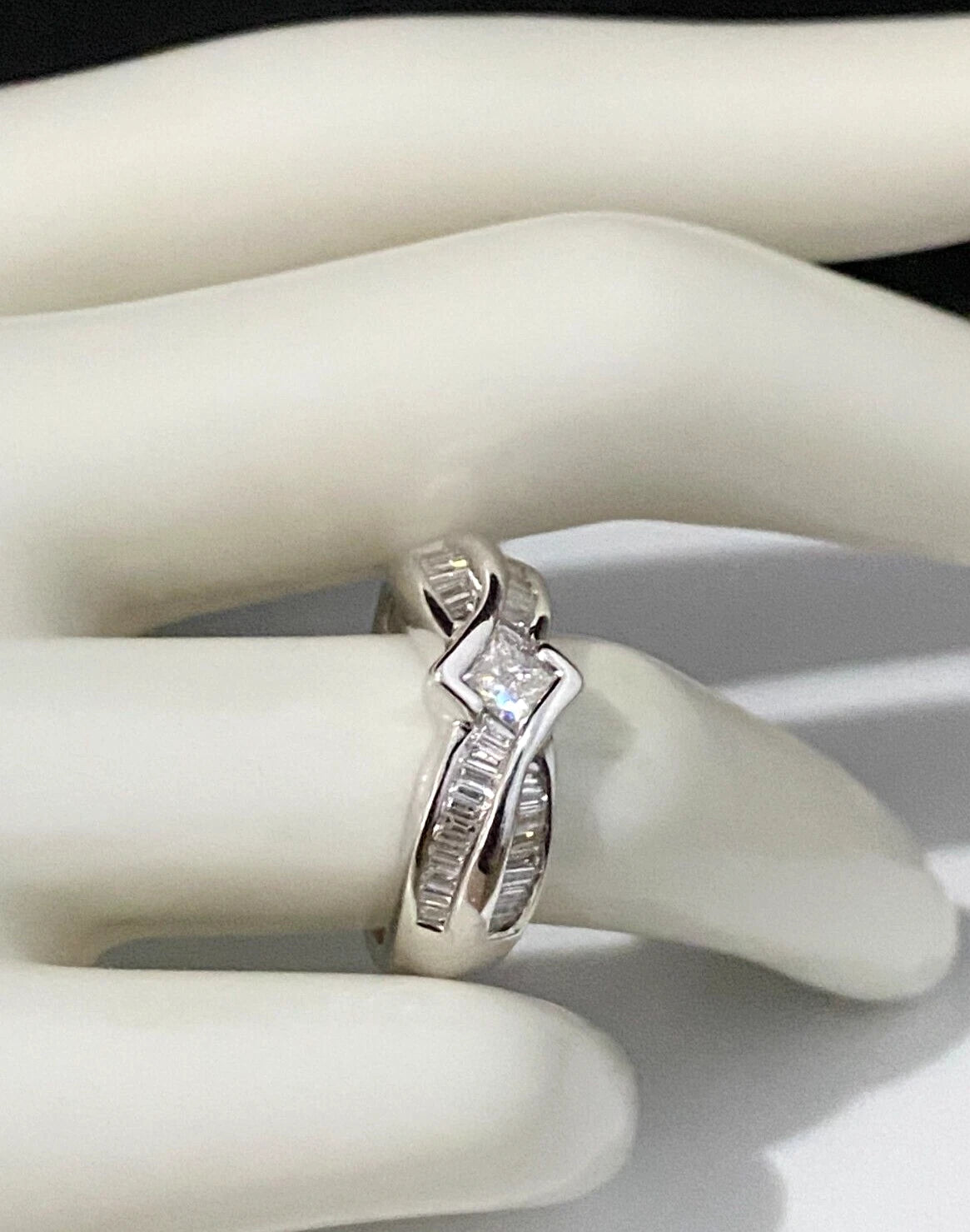 18K White Gold & 0.70CT Diamond Ring Size N 1/2 - 6 3/4