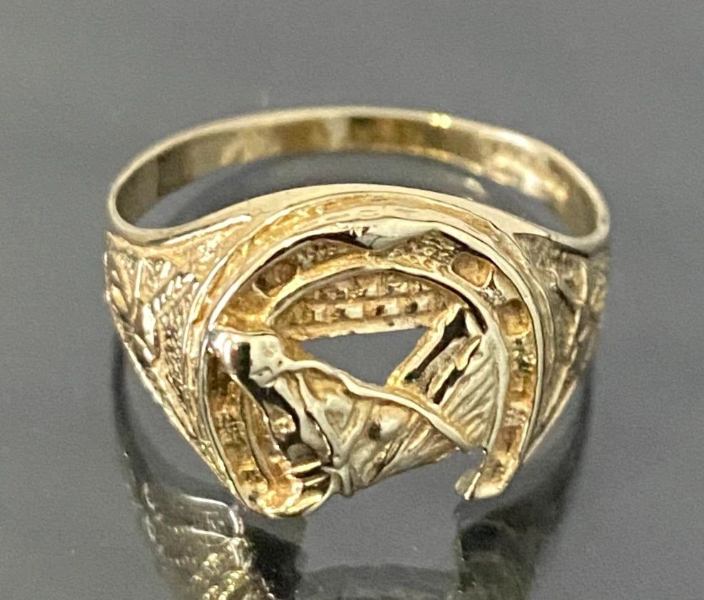 9K Yellow Gold Horse & Horseshoe Ring Size T - 10