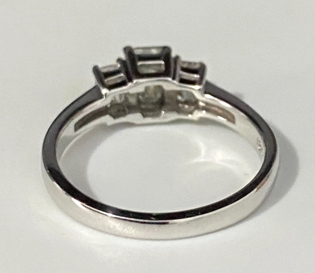 18K Gold & 1.0CT Emerald Diamond Engagement Ring /Certificate Size M - 6 1/4