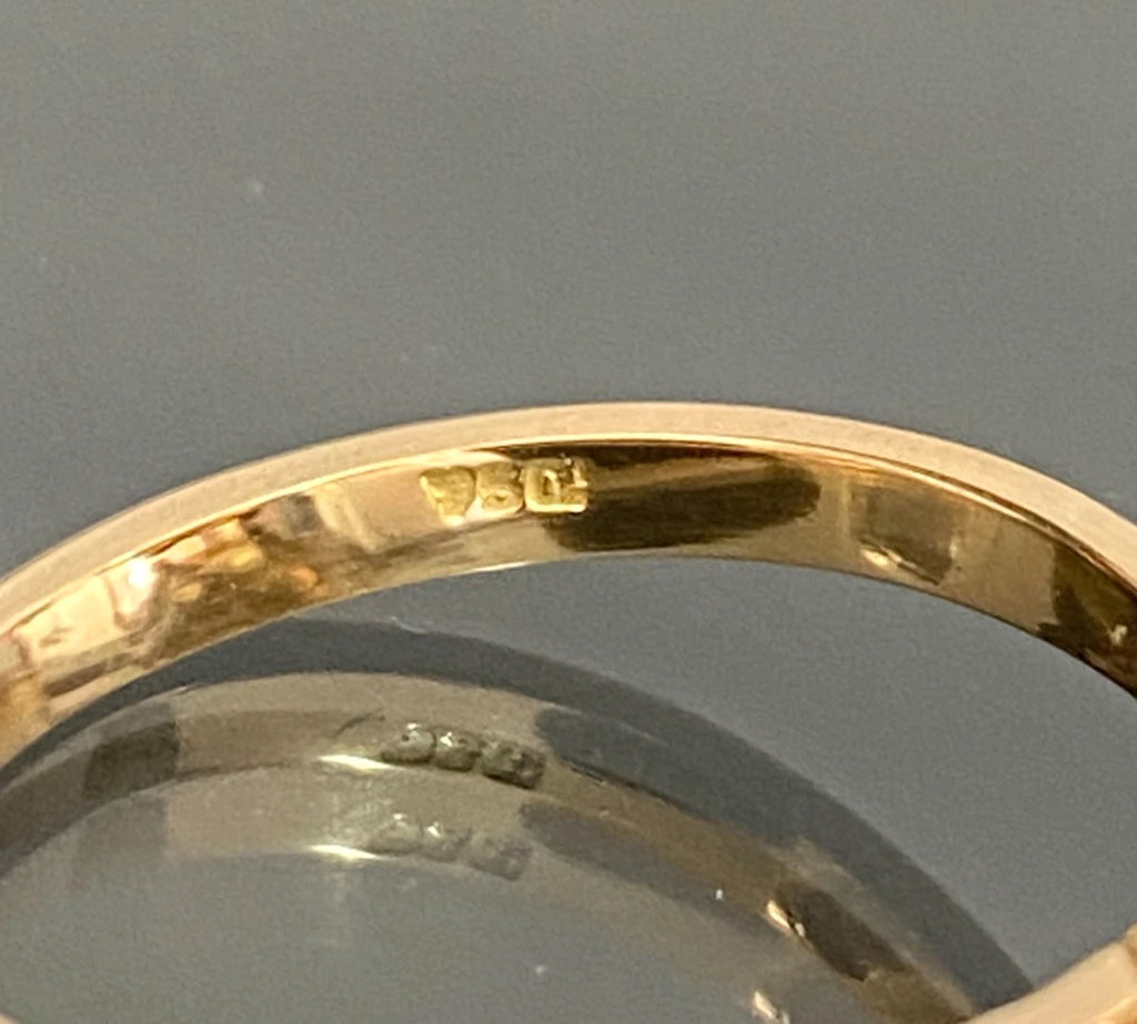 18K Yellow Gold & Orange Stone Set Ring Size M (US 6.15)