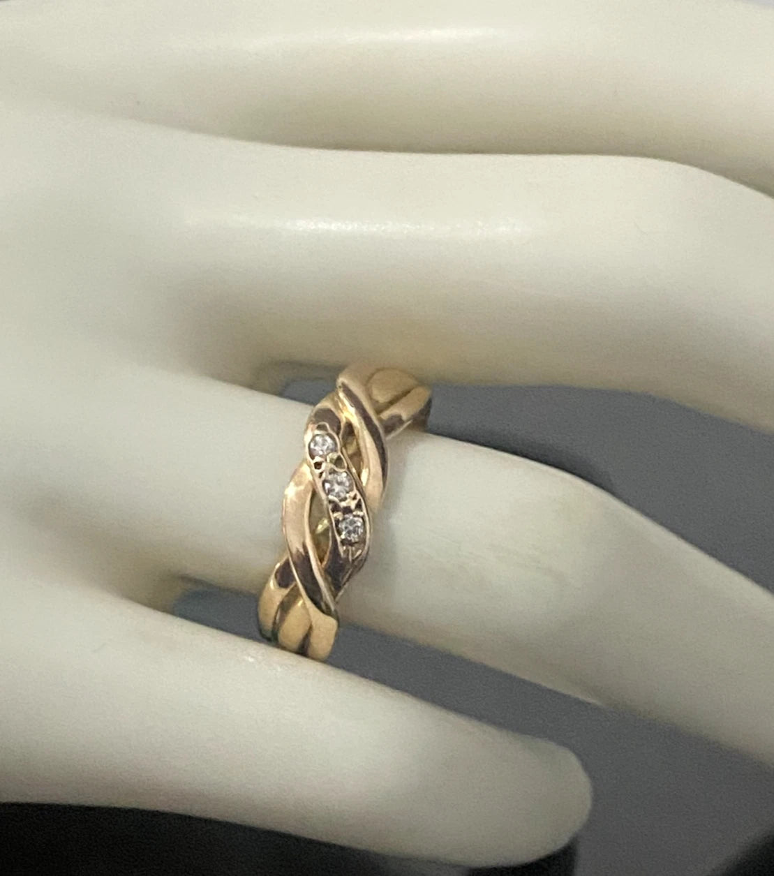 14K Yellow Gold & Diamond Braid Motif Ring Size S - 9 3/8