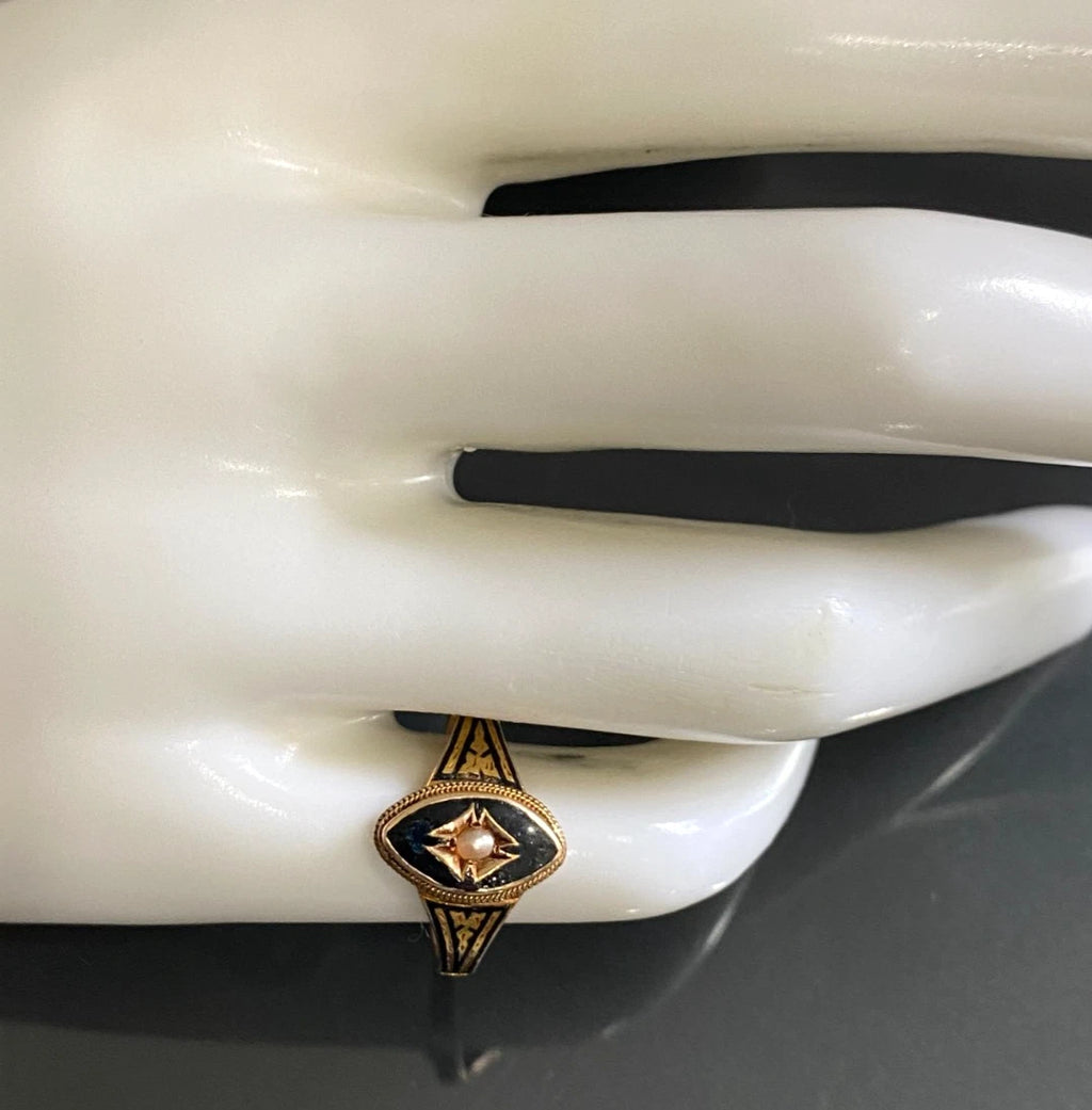 1860's Victorian 15K Yellow Gold Pearl & Enamel memorial Ring - Size L (US 5.75)