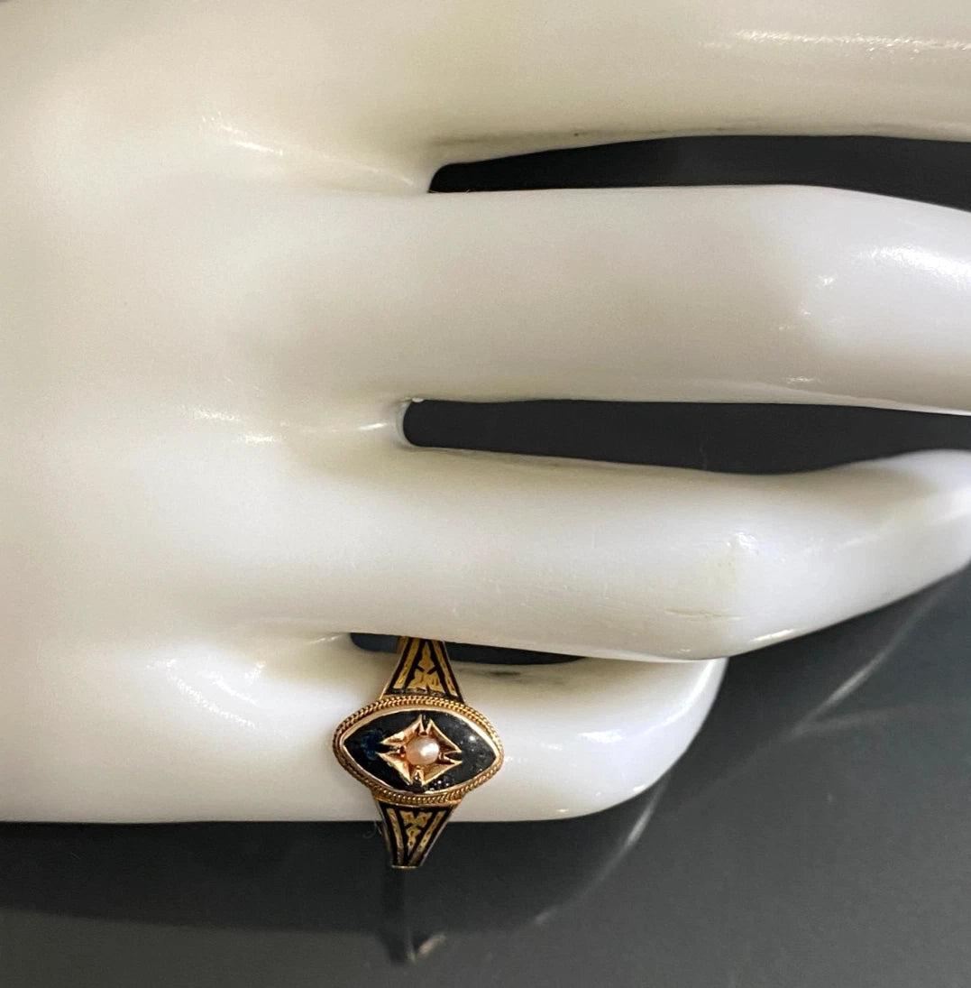 1860's Victorian 15K Yellow Gold Pearl & Enamel memorial Ring - Size L (US 5.75)
