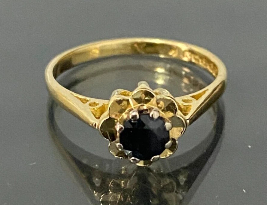 18K Yellow Gold & Sapphire Single Stone Flower Ring Size K - 5 1/8