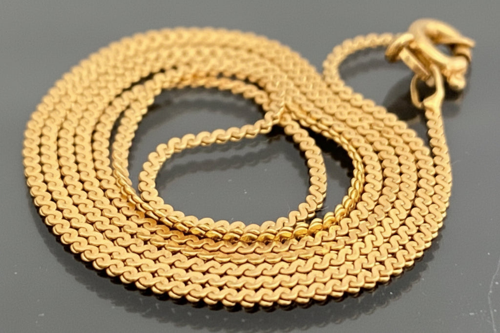 18K Yellow Gold Serpentine Link Chain Necklace 50cm Long