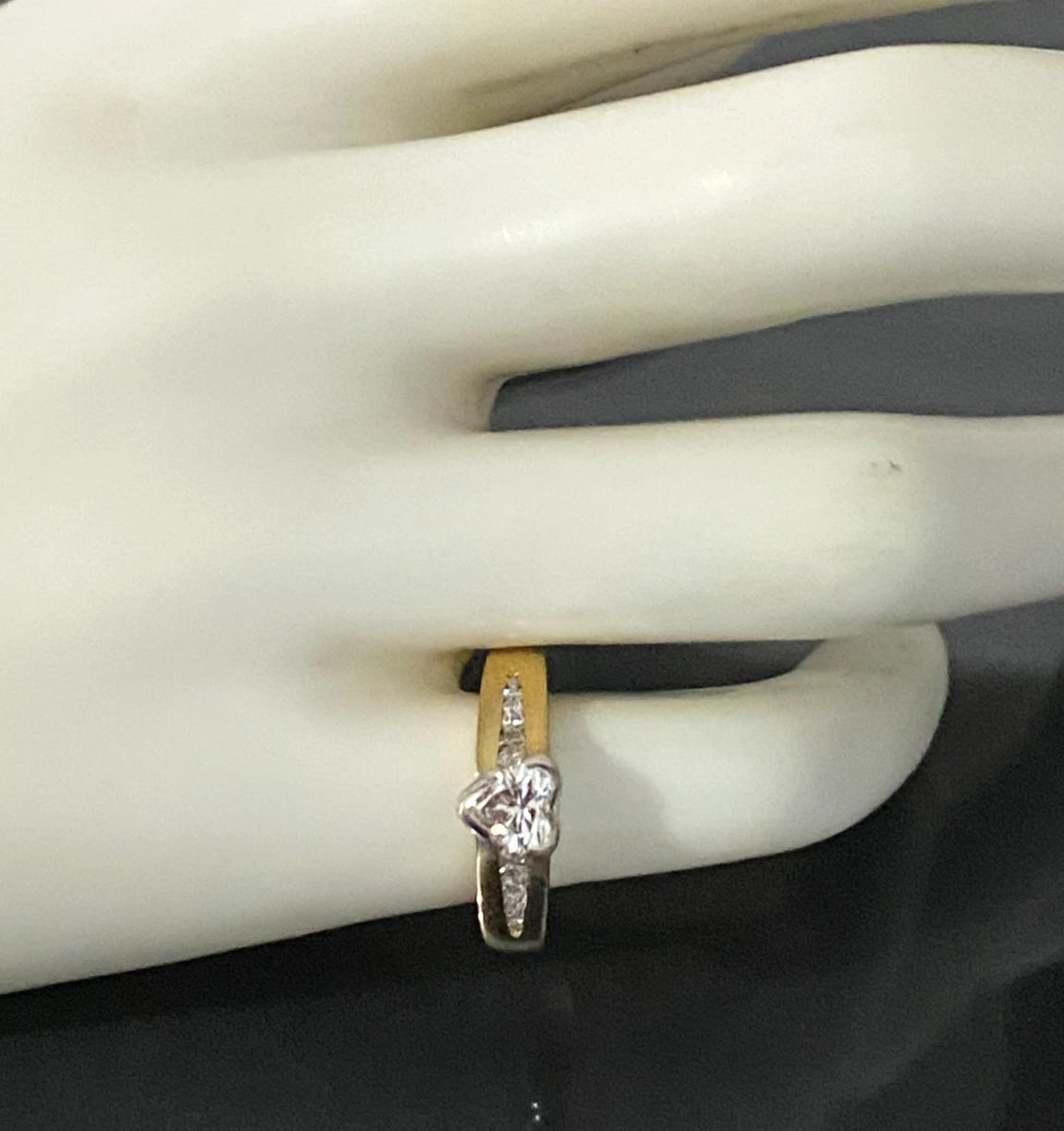 18K Yellow Gold & Heart Diamond Engagement Ring Size K - 5 1/4