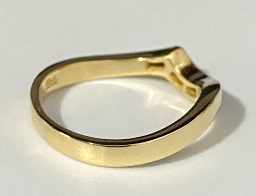 18K Yellow Gold & Diamond Curved Wedding Band Ring Size L - 5 7/8