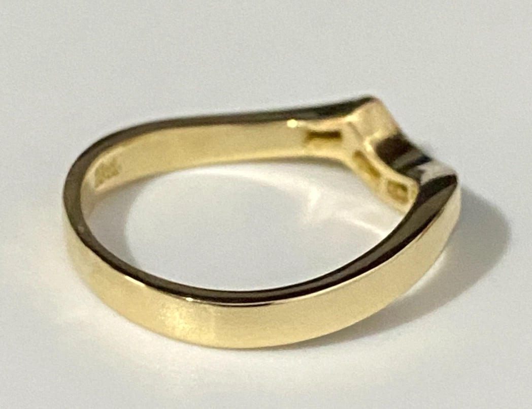 18K Yellow Gold & Diamond Curved Wedding Band Ring Size L - 5 7/8