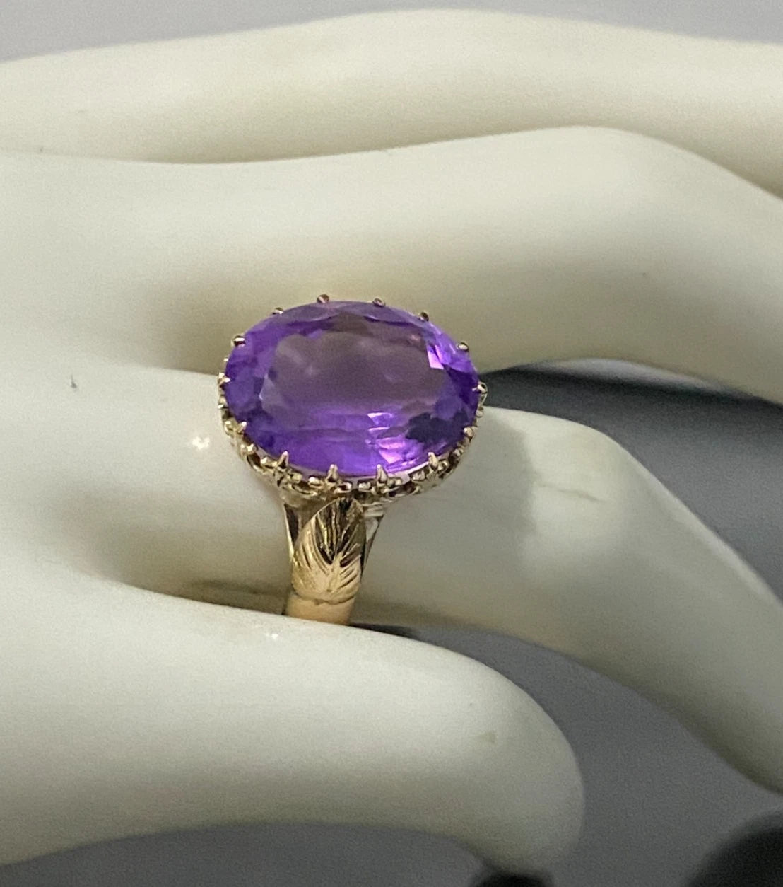 Vintage 14K Yellow Gold & Amethyst Stone Ring Size N - 6 3/4