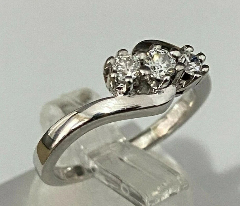 18K White Gold & 0.25CT Diamond Crossover Ring Size J 1/2 - 5