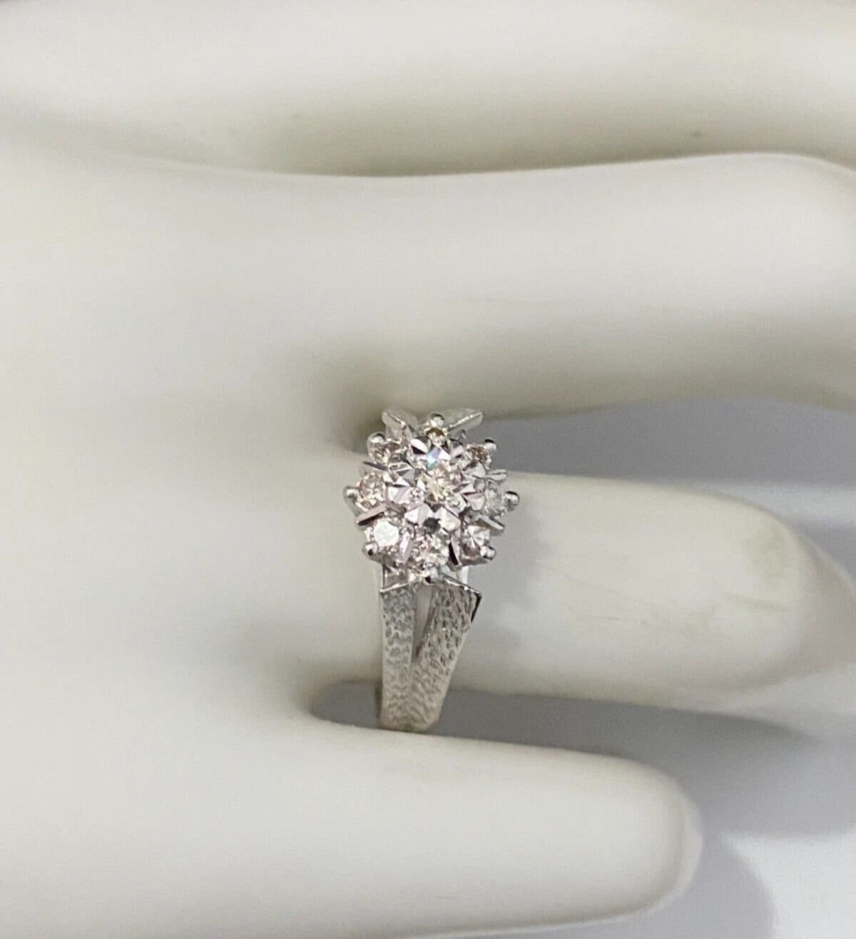 18K White Gold & 0.30CT Diamond Cluster Ring Size Q - 8