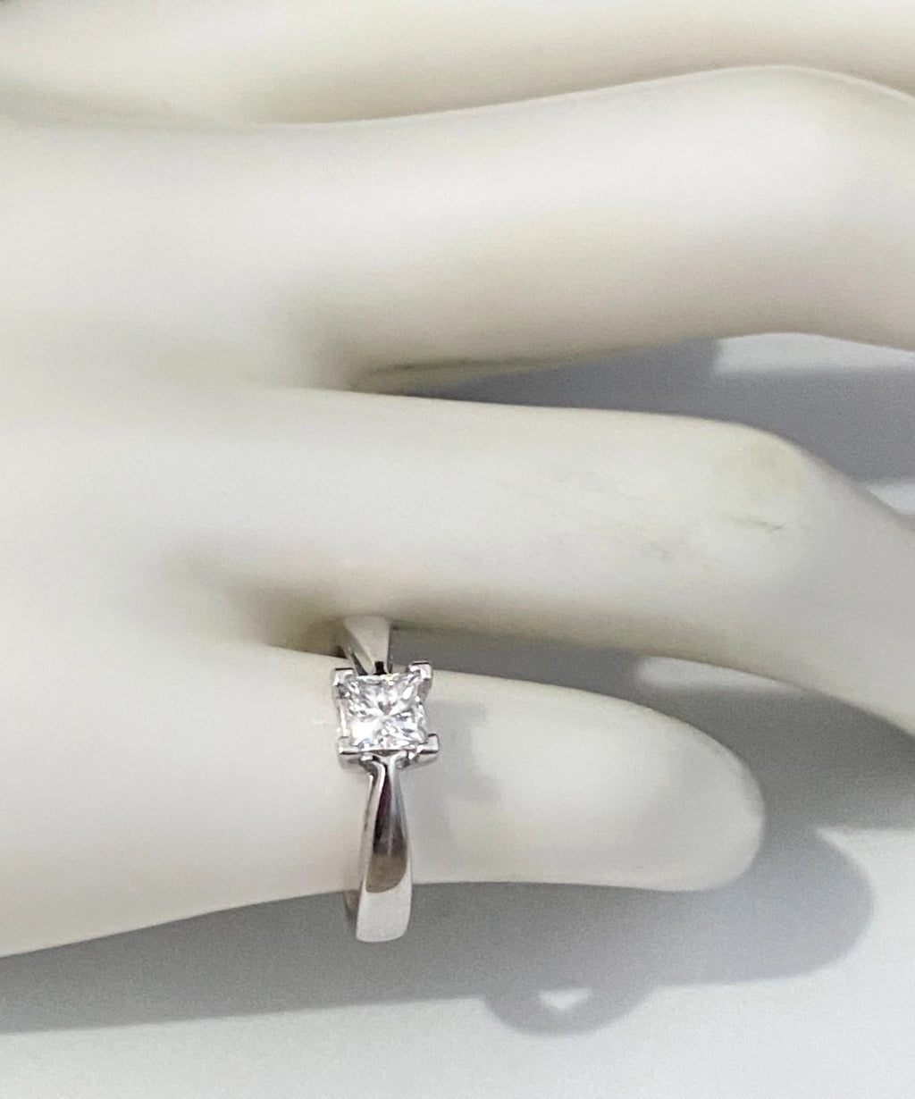 18K White Gold & 0.42CT Diamond Engagement Ring Size J - 4 3/4