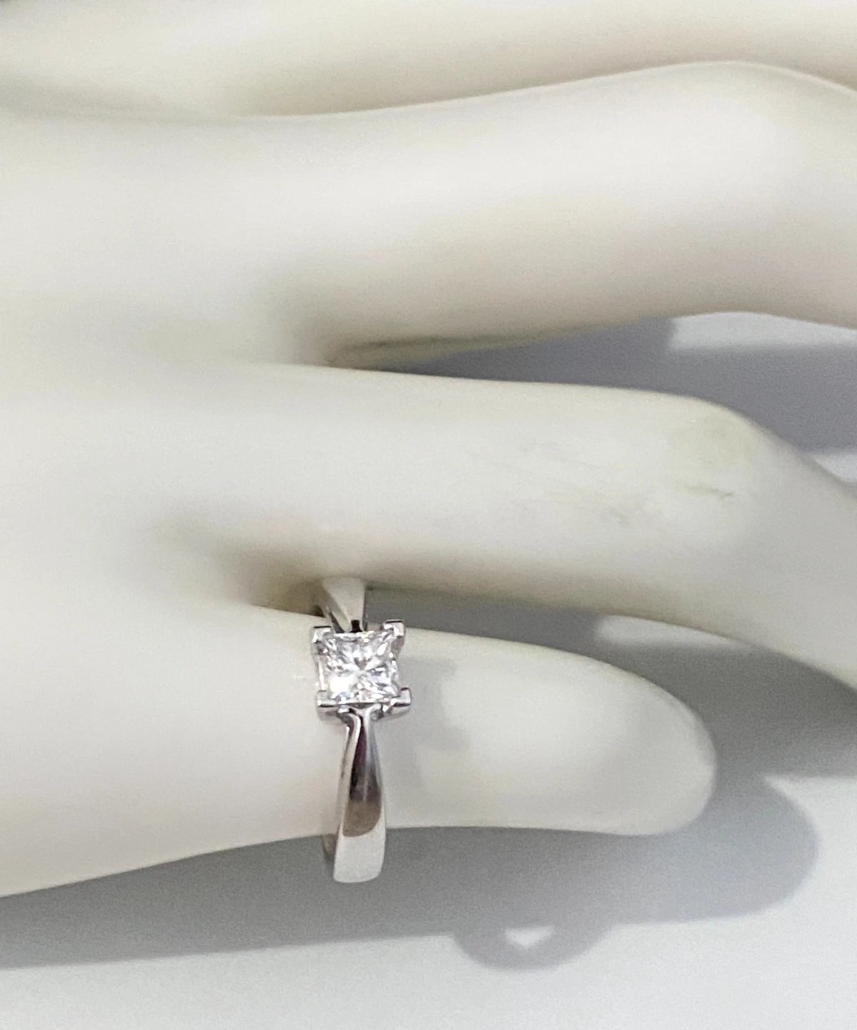 18K White Gold & 0.42CT Diamond Engagement Ring Size J - 4 3/4