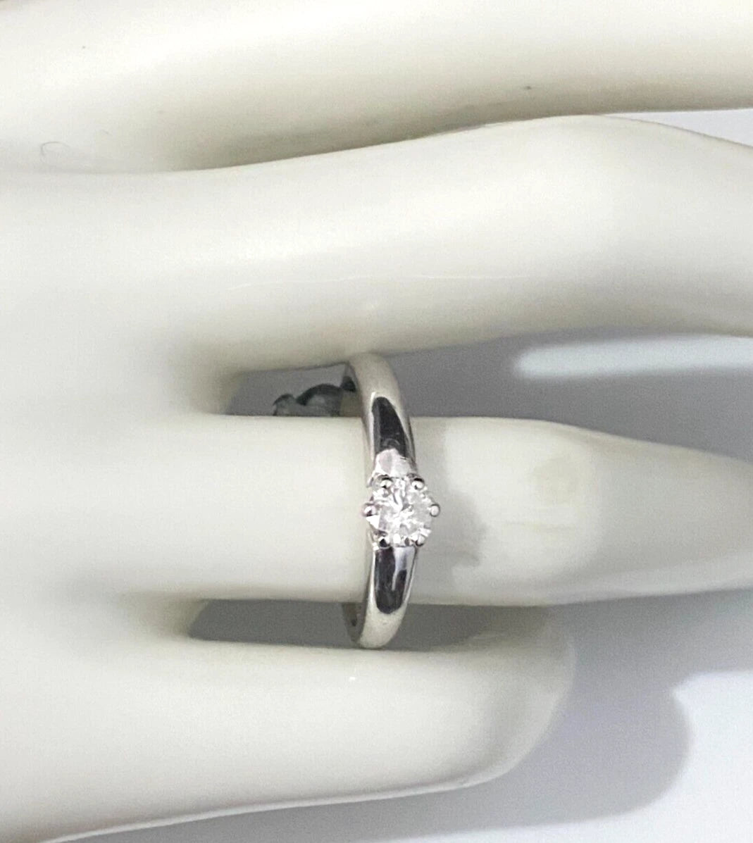 18K White Gold & 0.44CT Diamond Solitaire Ring Size Q - 8