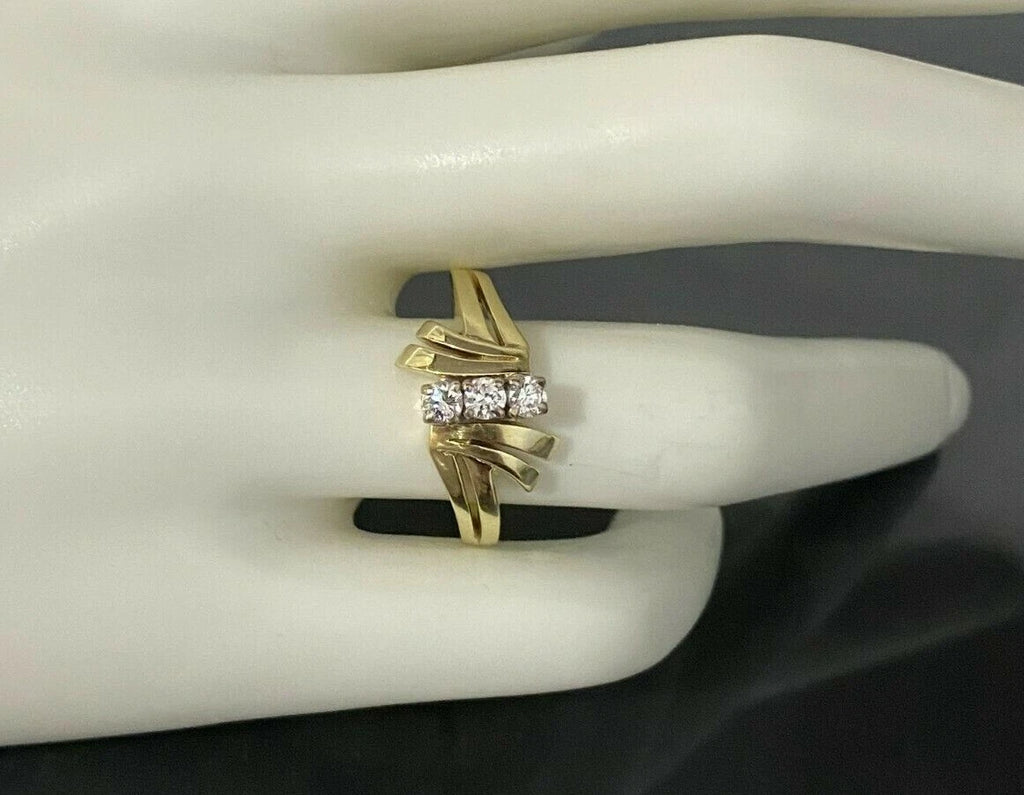 14K Yellow Gold & 0.28CT Diamond Three Stone Ring Size O 1/2 - 7 1/4