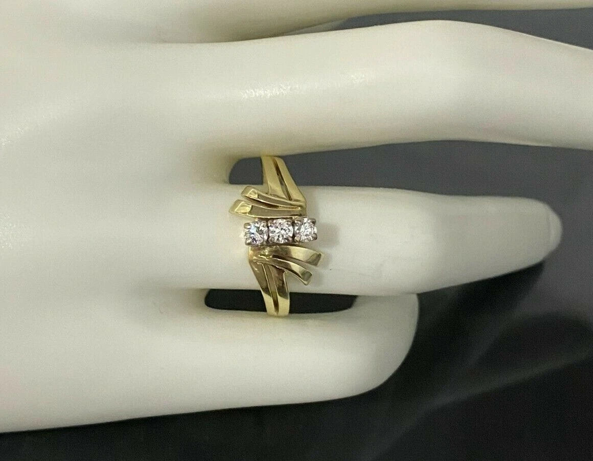14K Yellow Gold & 0.28CT Diamond Three Stone Ring Size O 1/2 - 7 1/4
