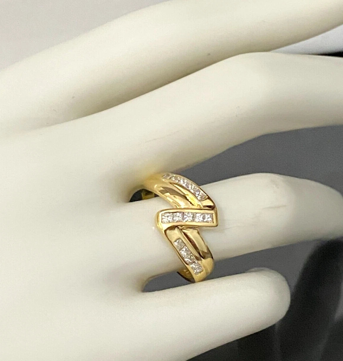 18K Yellow Gold & 0.75CT Princess Cut Diamond Shaped Ring Size P - 7 1/2