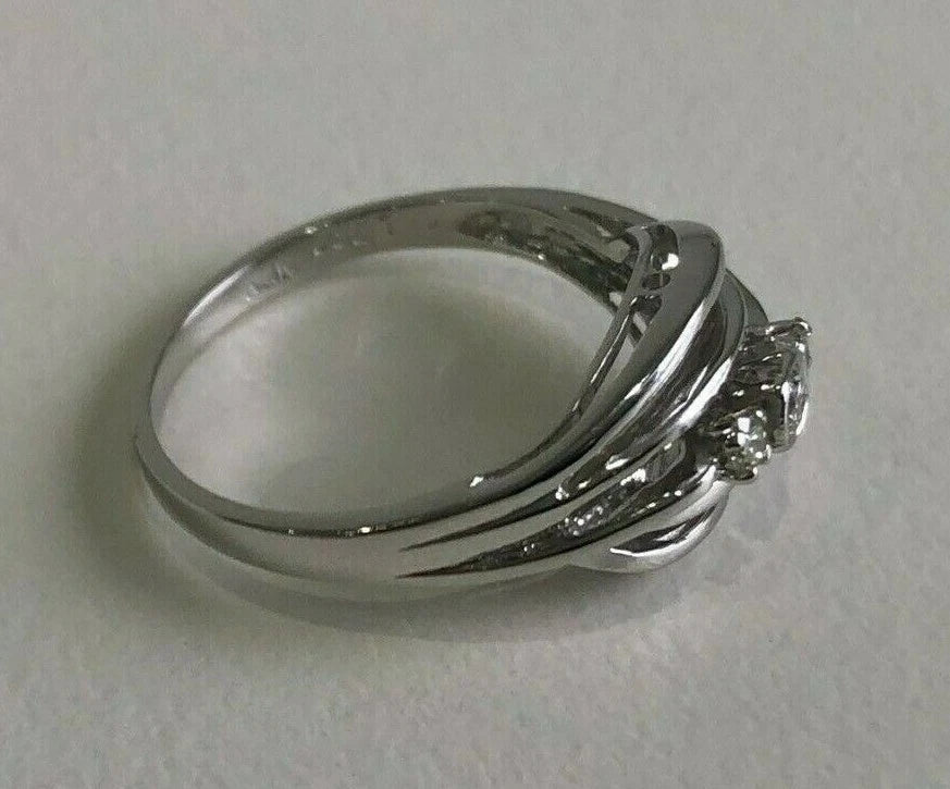 18K White Gold & Diamond Three Stone Ring Size J 1/2 - 5