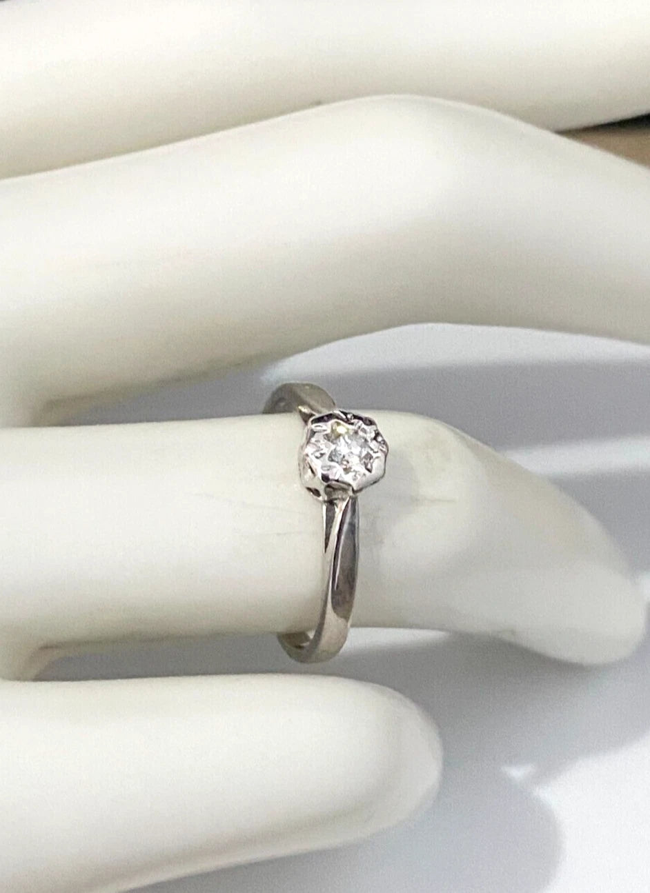 9K White Gold & Diamond Solitaire Ring Size L 1/2 - 5 7/8