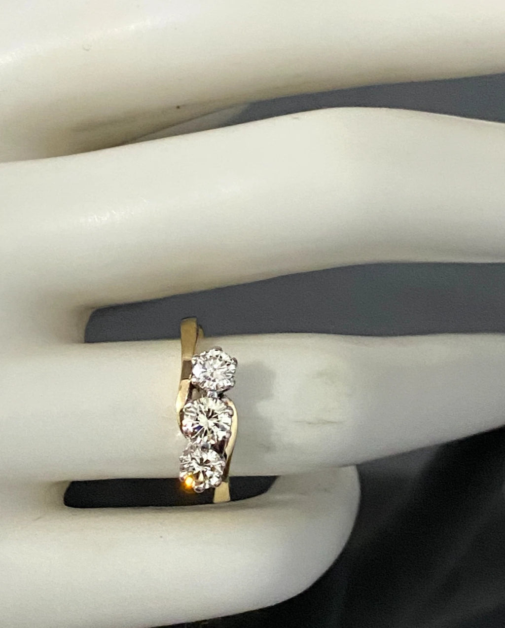 18K Yellow Gold & 0.75CT Diamond Three Stone Crossover Ring Size L 1/2 - 6