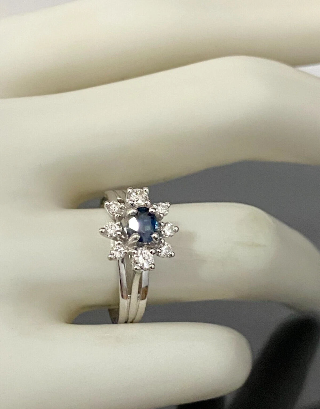 18K Gold W/ Sapphire & Diamond Cluster Engagement Ring Size N 1/2 - 6 3/4