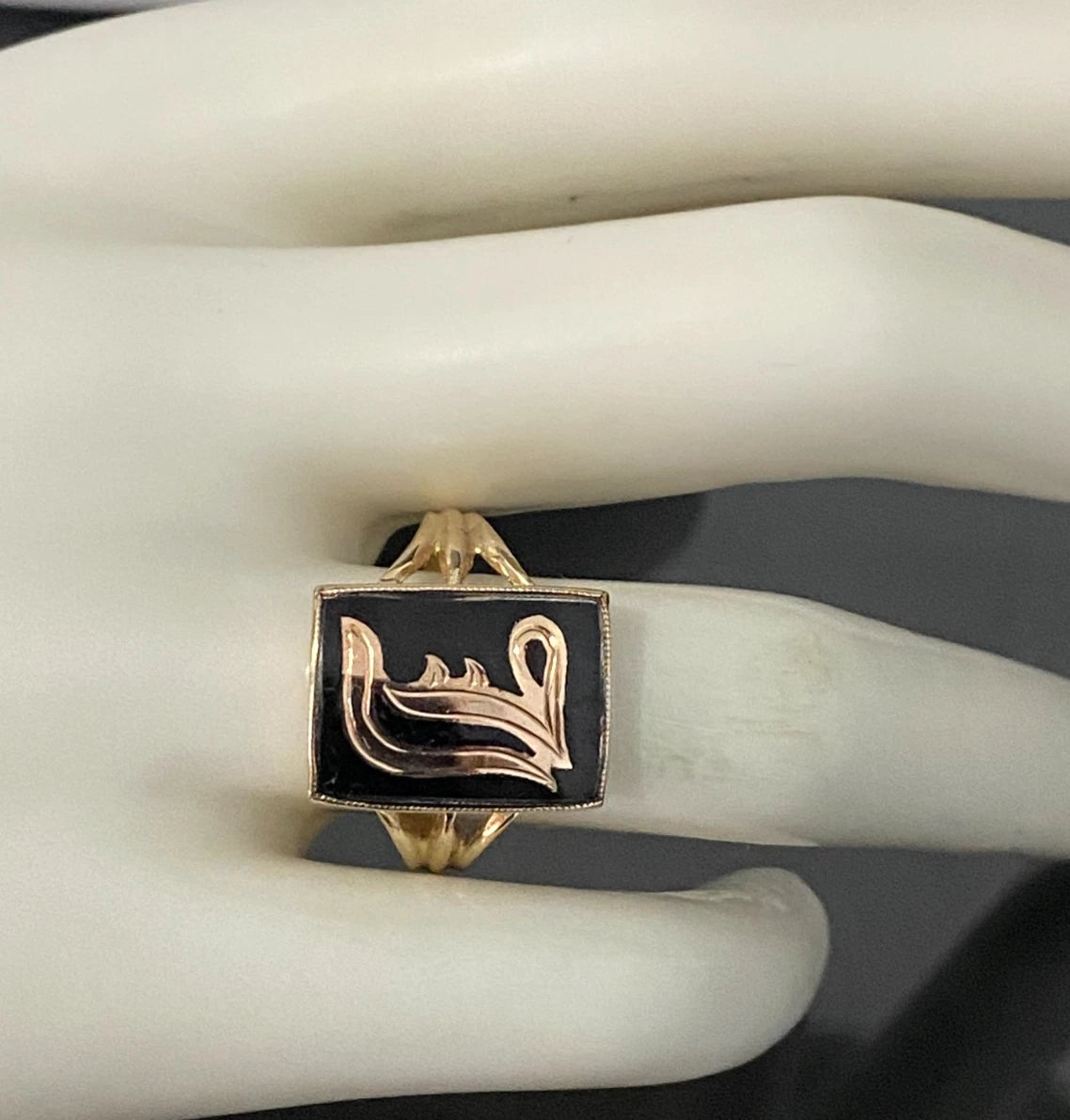 Antique 9K Yellow Gold & Onyx " J " Letter Initial Ring Size P - 7 3/4