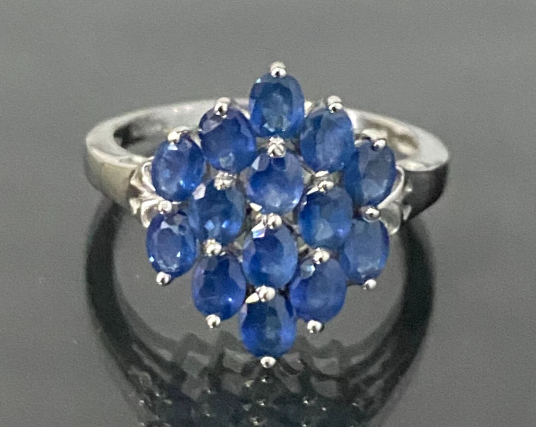 9K White Gold & Kyanite Cluster Ring Size R - 8 3/4