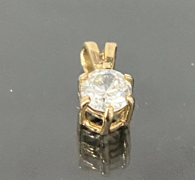 9K Yellow Gold & Cubic Zirconia Single Stone Pendant