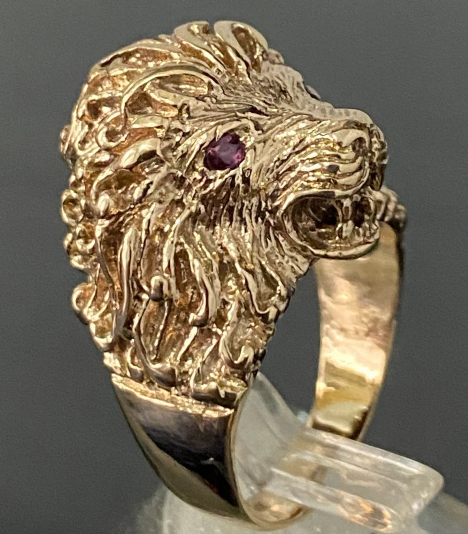 Heavy 9K Yellow Gold & Ruby Carved Lion Head Ring Size T - 10