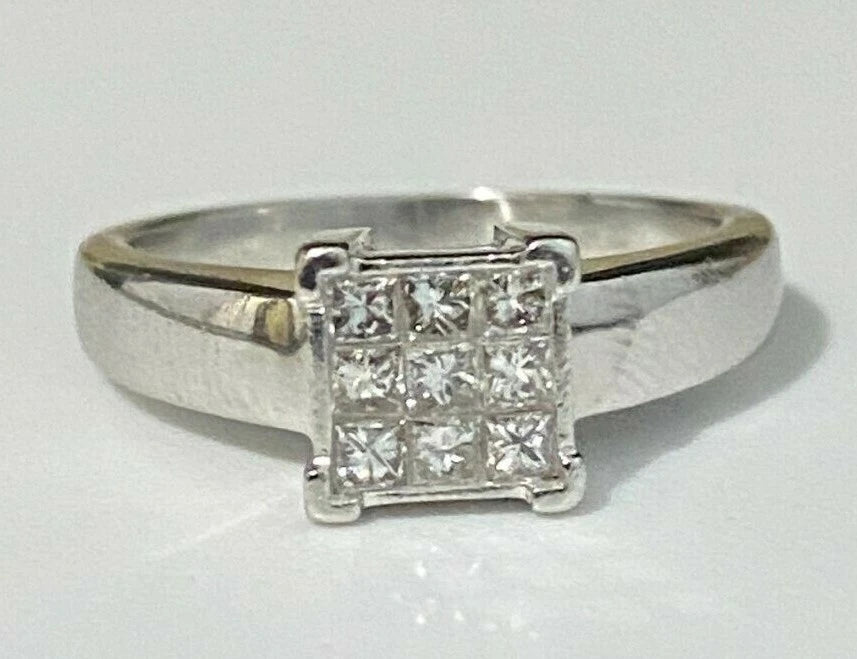 18K White Gold & 0.25CT Princess Cut Diamond Ring Size J - 4 5/8