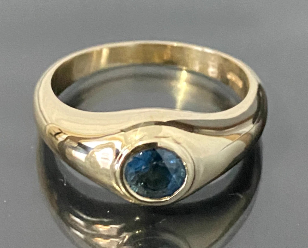 9K Yellow Gold & Blue Zircon Men's Ring Size W - 11 1/4