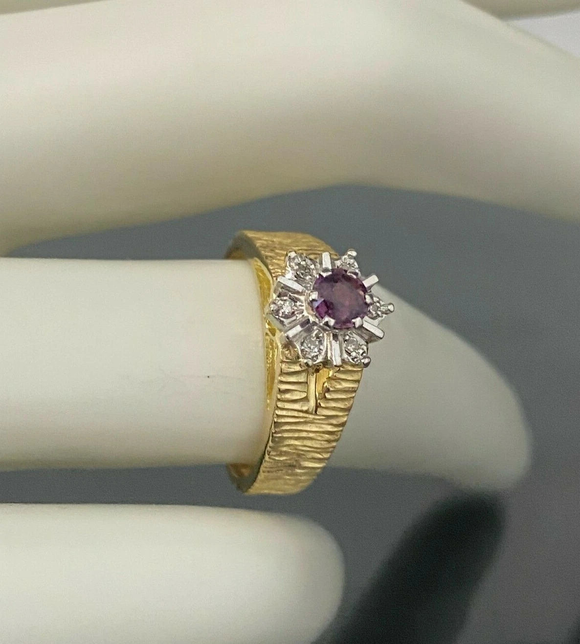 18K Yellow Gold W/ Garnet & Diamond Textured Cluster Ring Size L 1/2 - 5 7/8