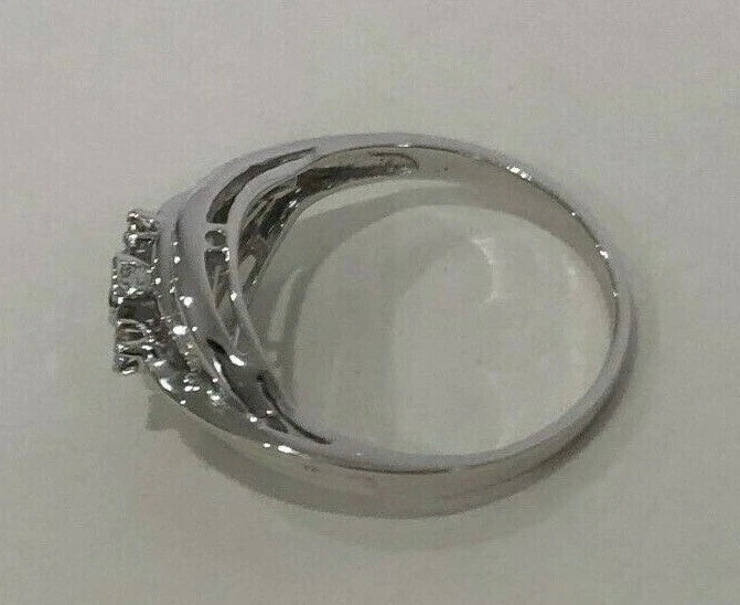 18K White Gold & Diamond Three Stone Ring Size J 1/2 - 5