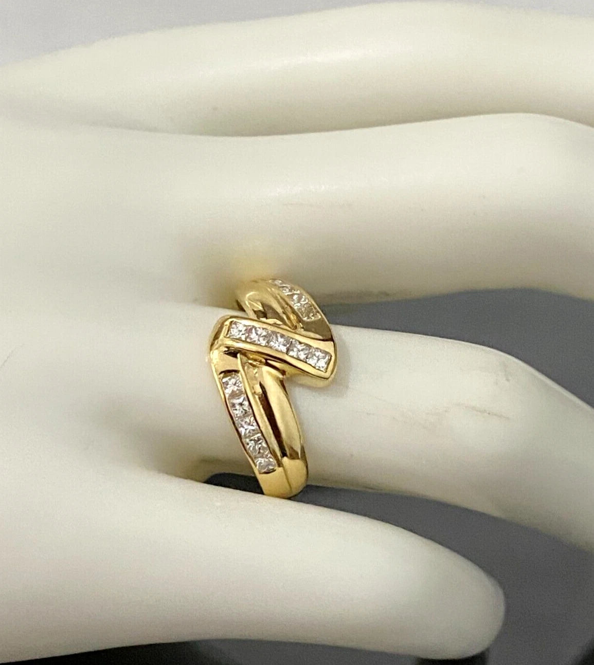 18K Yellow Gold & 0.75CT Princess Cut Diamond Shaped Ring Size P - 7 1/2