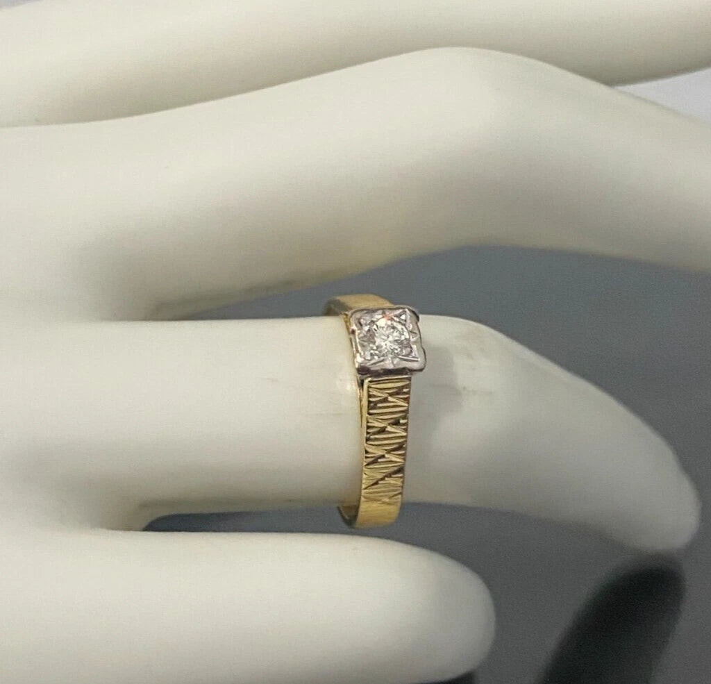 18K Yellow Gold & Diamond Solitaire Illusion Set Ring Size L 1/2 - 5 7/8