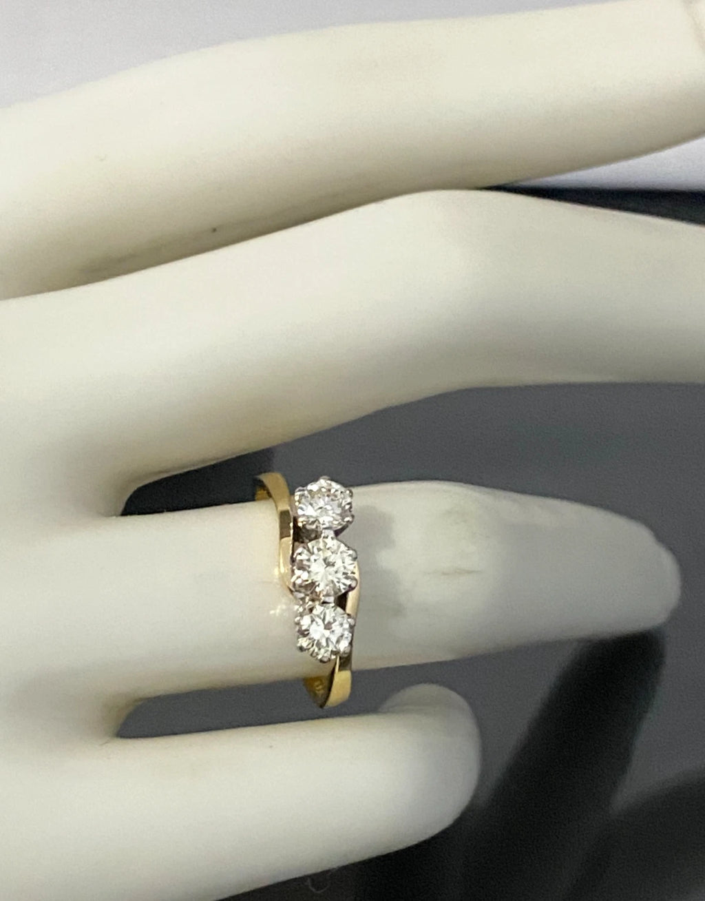 18K Yellow Gold & 0.75CT Diamond Three Stone Crossover Ring Size L 1/2 - 6